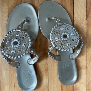 Great condition! Plastic jack Rogers!